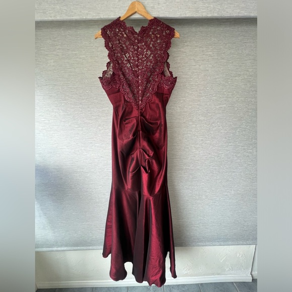 Xscape  Sleeveless Stretch Taffeta Dress with Sparkly Lace - Picture 3 of 12